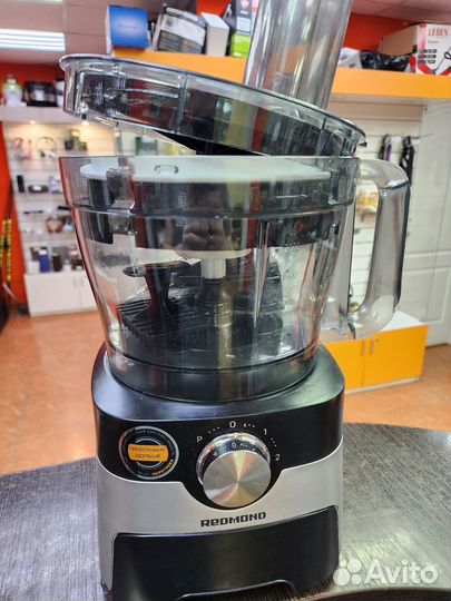Кухонный комбайн Redmond RFP-3904