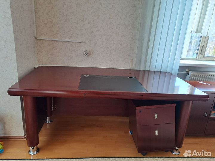 Письменный стол