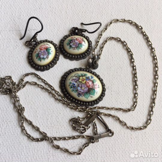 Кулон и серьги с финифтью времен СССР