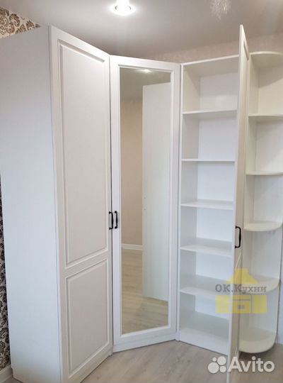 Шкаф темный