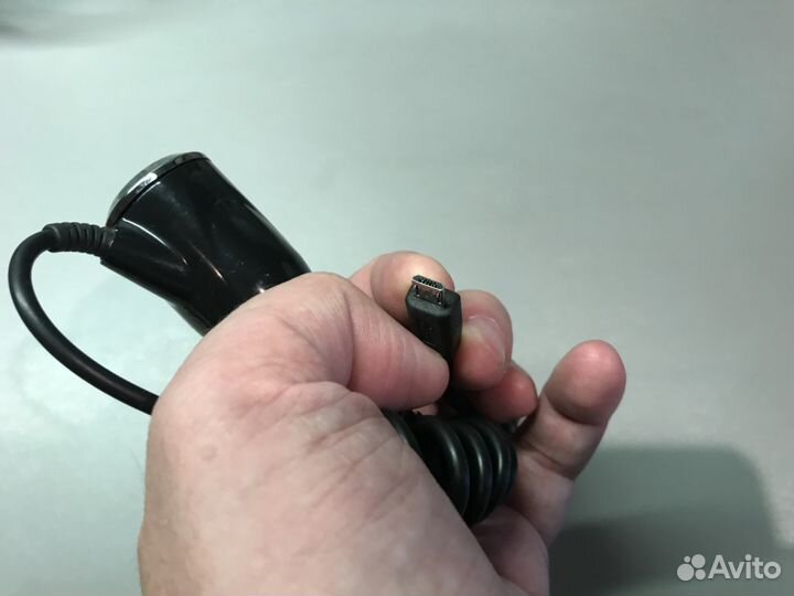 Автомобильная зарядка HTC