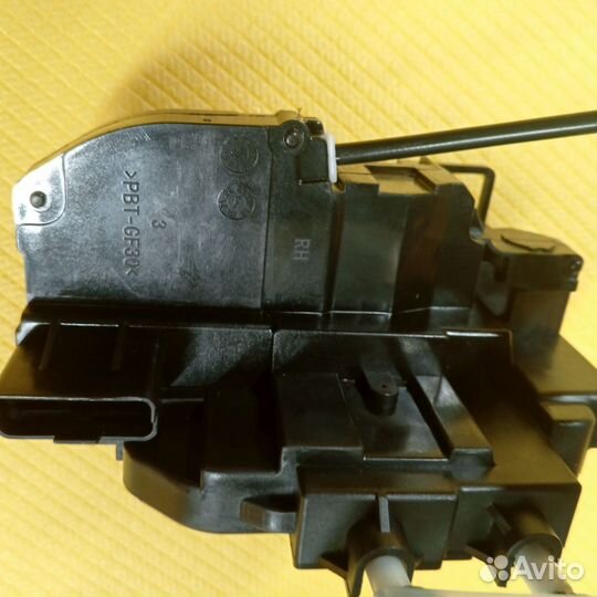 Замок двери передней правой Nissan Teana J31
