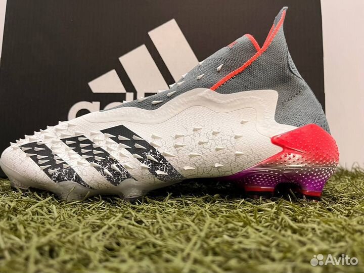 Бутсы футбольные Adidas Predator Freak