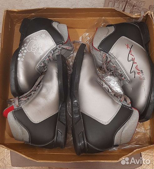 Лыжные ботинки