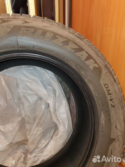 Bridgestone Blizzak DM-V2 225/65 R17