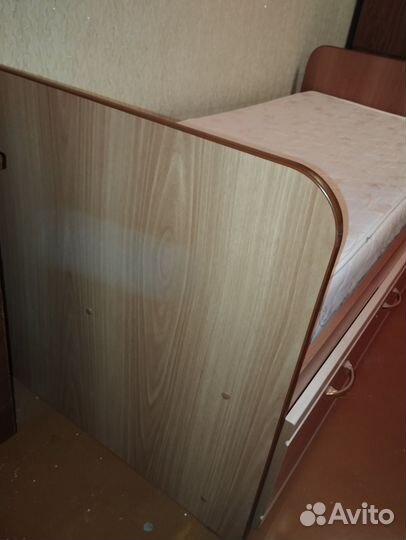 Кровать