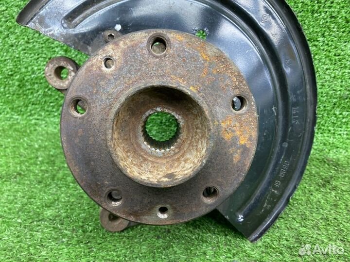 Поворотный кулак передний левый Renault Duster