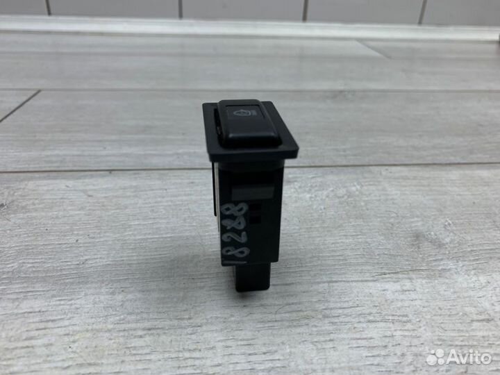 Кнопка омывателя фар Toyota Avensis универсал