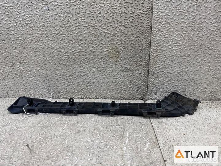 Крепеж бампера задняя правая toyota prius