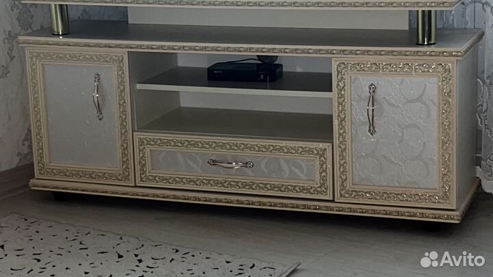 Тумба для телевизора в отличном состоянии