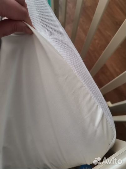 Детская кроватка с маятником и ящиком