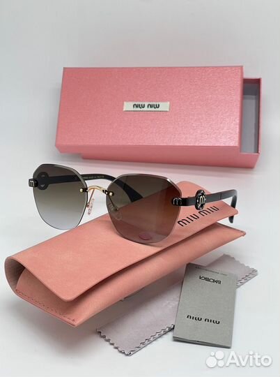 Солнцезащитные очки Miu miu