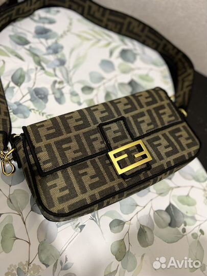 Женская сумка fendi