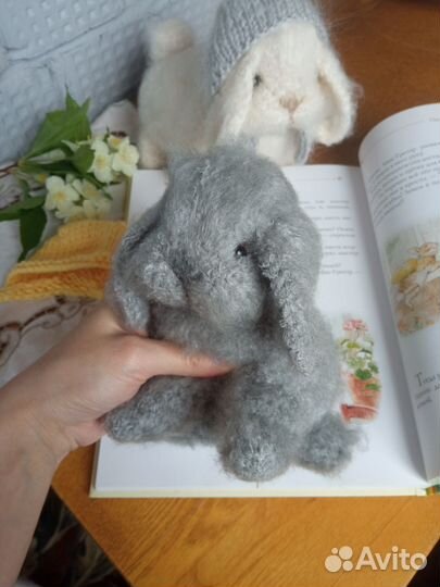 Вязаные вислоухие зайчики