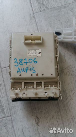 Блок предохранителей Тайота Аурис 2007-2014