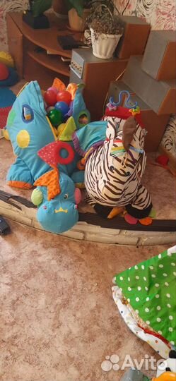 Дракон с шариками и зебра