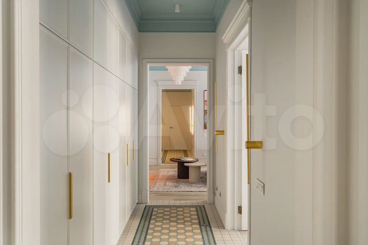 3-к. квартира, 110 м², 2/4 эт.