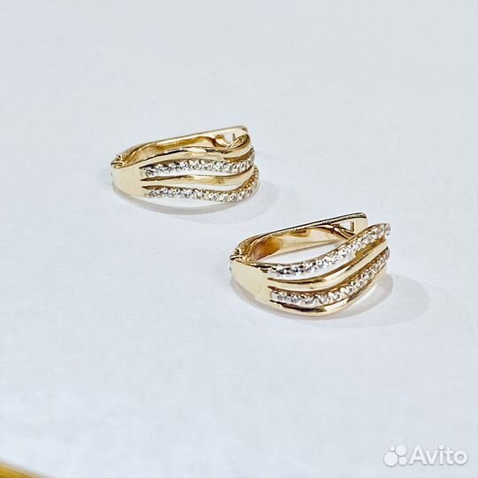 Золотые серьги с камнем