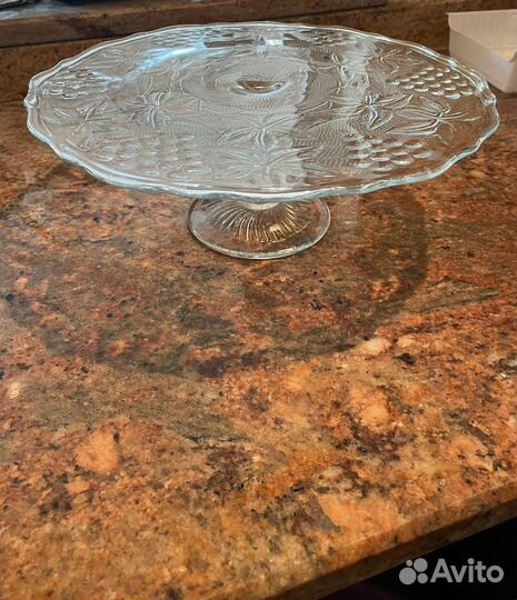 Тортница на ножке