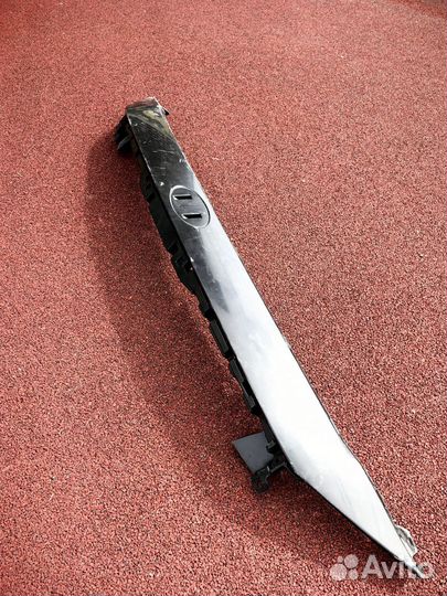 Накладка бампера переднего верхняя Kia Carnival 3