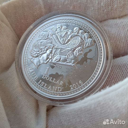 Подарочная монета серебро янтарь Калининград