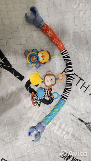 Дуга с игрушками