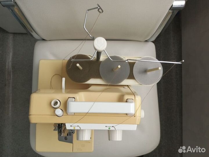 Распошивальная машина Bernina Funlock 009DCC