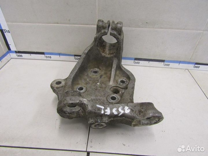 Кулак поворотный передний левый 1-серия E87/E81 20