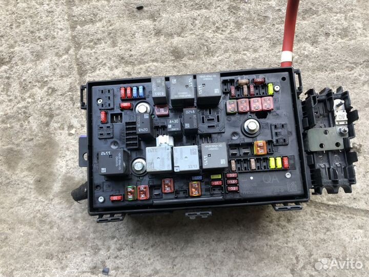 Блок предохранителей opel astra J QA