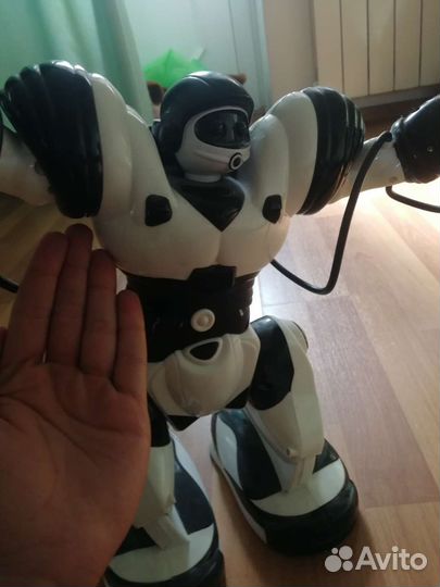 Робот на радио управлении с пультом