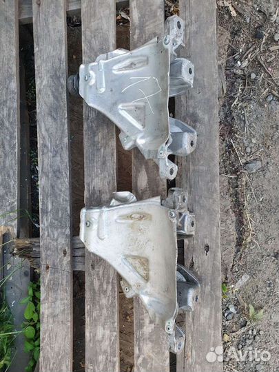 Кронштейн двигателя правый BMW X5 F15,X6 F16