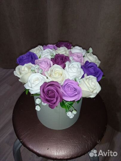 Букет из мыльных роз в шляпной коробке