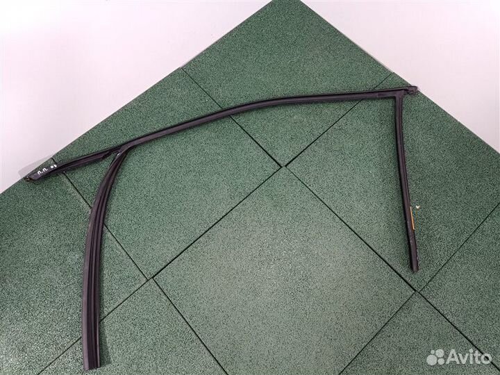 Уплотнитель стекла двери передний правый Bmw X3