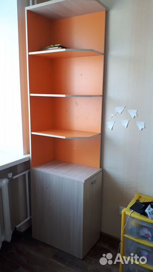 Стол и стеллаж