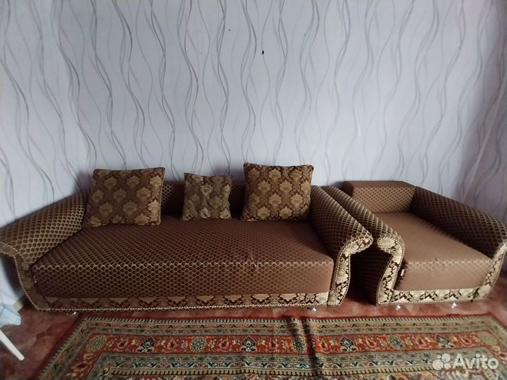 Диван