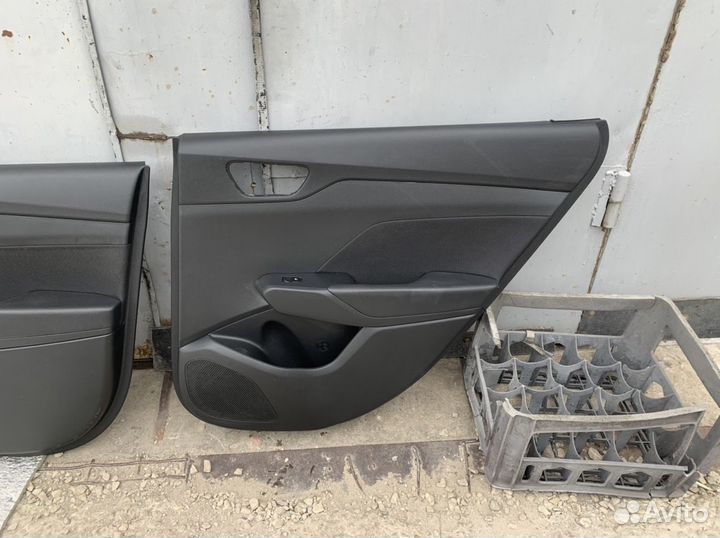 Обшивка двери Hyundai Solaris 2 Оригинал