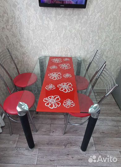 Кухонный стол стеклянный+ 4 стула