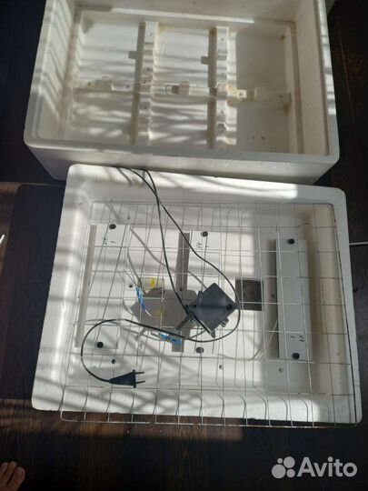 Инкубатор Несушка на 104 яйца