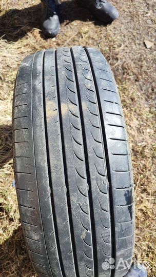 Yokohama BluEarth RV-02 215/60 R16 95H