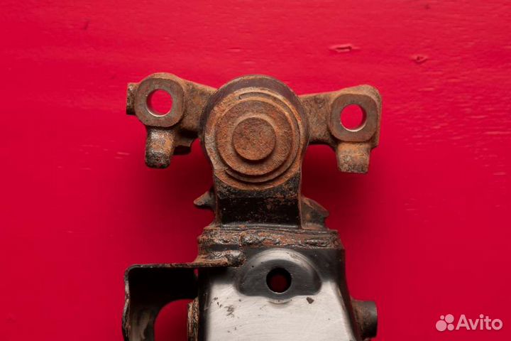 Рычаг подвески нижний передний правый Toyota Land