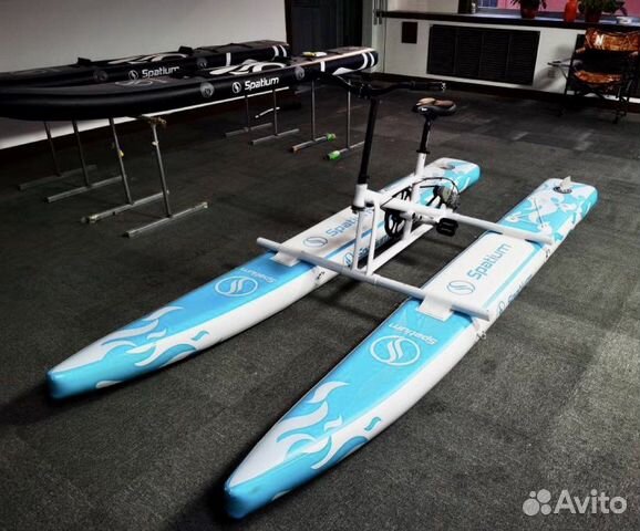 Водный велосипед на воздушных поплавках