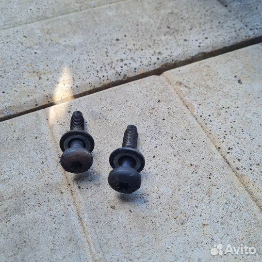 Болт крепления форсунки Mazda L3K913180