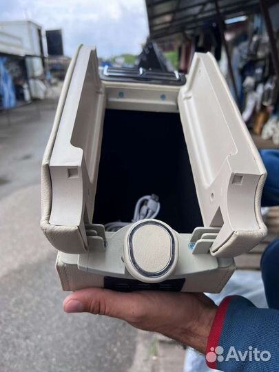 Подлокотник