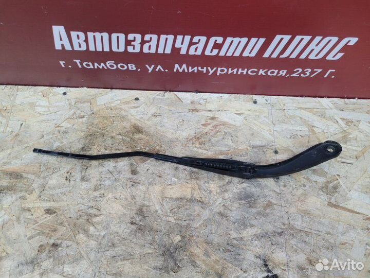 Поводок дворника передний левый Renault Logan