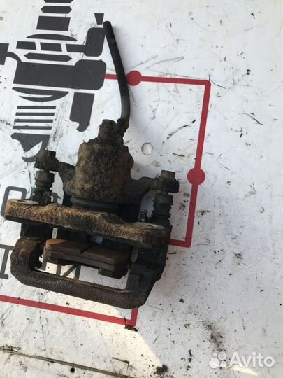 Суппорт тормозной задний правый Nissan Pathfinder