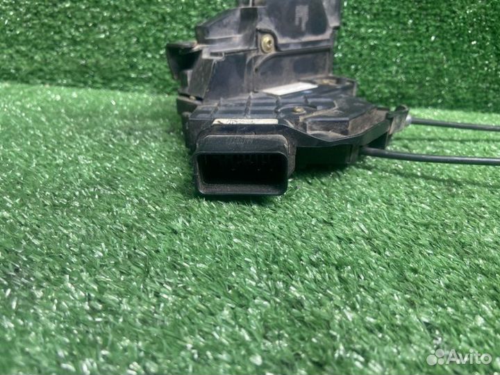 Замок двери задний правый Mazda 3 BK