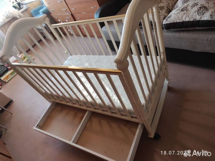 Детская кроватка