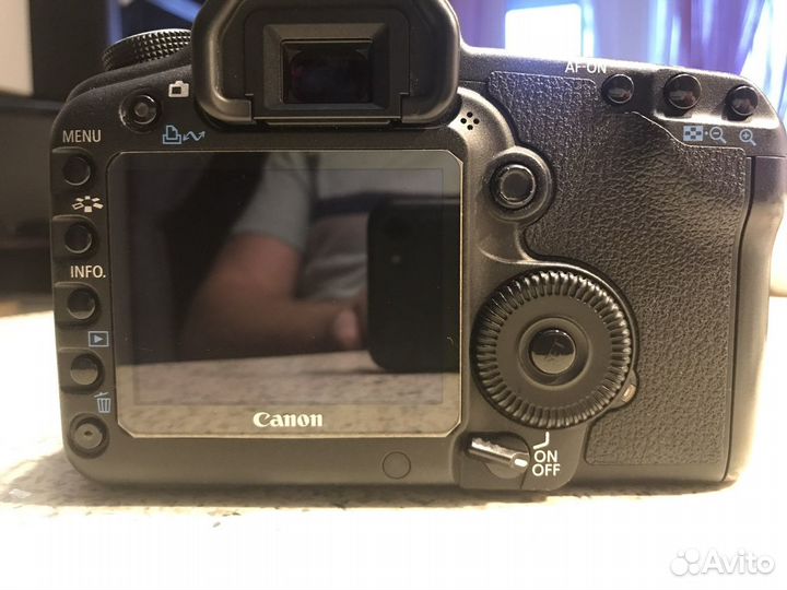 Зеркальный фотоаппарат