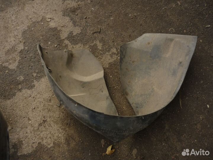 Подкрылок передний правый Шкода Октавия Тур