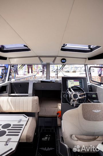 Voyager 800 cabin inboard